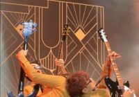 Vokalis The Changcuters, Tria Pingsan di Atas Panggung