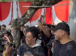 Arie Kriting dan Joko Anwar Ikut Unjuk Rasa di Gedung DPR RI