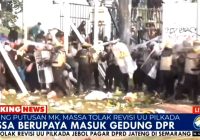 Ricuh! Mahasiswa Dipaksa Mundur Polisi Bertameng di Gedung DPR RI