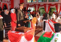 Kapolres Tabalong AKBP Wahyu Ismoyo Pimpin Upacara Penurunan Bendera Merah Putih