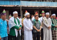 Cintai Budaya Banjar, Paslon Syaifullah Tamliha Kenakan Laung Saat Daftar ke KPU Banjar
