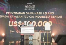 Jackie Chan Lelang Jaket Senilai Rp 1,5 Miliar, Hadir pada Sinarmas Wealth Concord Gala