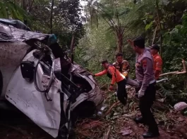 Mobil Fortuner Terjun ke Jurang di Jawa Tengah, Empat Penumpang Tewas