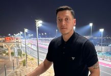 Pensiun Jadi Pesepakbola, Mesut Ozil Bersih-bersih Masjid di Turkiye