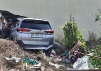 Toyota Rush Lepas Kendali hingga Tabrak Warung di Kelapa Gading Banjarbaru