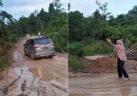 Viral! Acil-acil Pandu Mobil Terjebak Lumpur di Jalan Alternatif Banjarbaru-Batulicin