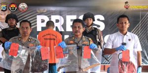 Polres Tapin merilis penganiayaan yang menyebabkan korban meninggal dunia di Desa Tatakan. (wartabanjar.com - Ist. Humas Polres Tapin)