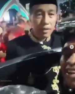 Video viral pemuda Samarinda mengaku dipukul Paspampres saat selfie dengan Presiden Jokowi. (wartabanjar.com - Ist. @memomedos)