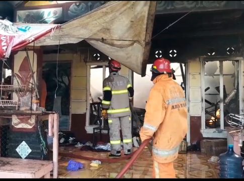 Kebakaran di Jalan Pemajatan Gambut