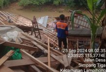Rumah Roboh di Desa Simpang Tiga Balangan