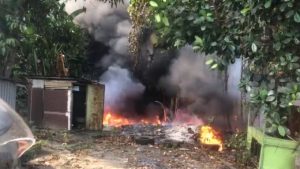 Kebakaran dekat Bandara Syamsudin Noor samping belakang Airnav. (wartabanjar.com - Ist. Rekanan)