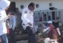 Viral! Provos KSOP Tendang Lapak Milik Emak-emak, Langsung Dicopot