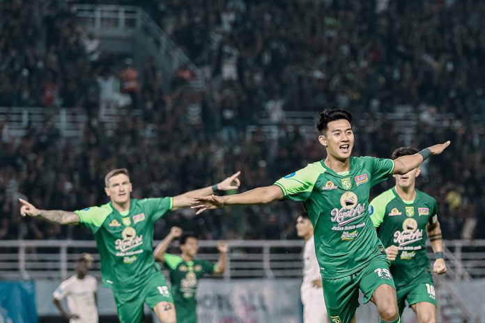 Pemain Persebaya Surabaya Malik Risaldi rayakan gol ke gawang Persis Solo, Rabu 18 September 2024. (wartabanjar.com - Ist. Persebaya)