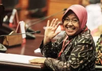 Hadapi Khofifah dan Luluk, Risma Pilih Mundur dari Mensos, Ini Penggantinya