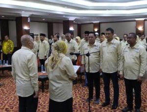 Acil Odah - Rizanie mengukuhkan tim pemenangan. (wartabanjar.com - Ist. @Nasdem Kalsel)