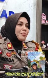 Kasatlantas Polres Banjar, AKP Risda Idfira, memberikan penjelasan terkait video viral pembeli klepon kena tilang. (wartabanjar.com - Ist. Humas Polres Banjar)