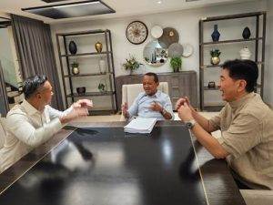 Anindya Bakrie, Bahlil Lahadalia, dan Arsjad Rasjid saat melakukan pertemuan. (wartabanjar.com - Ist. IG Bahlil)