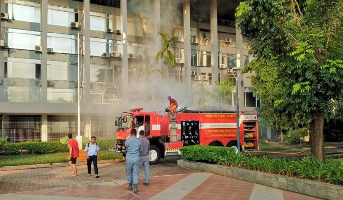 Kebakaran gedung Bakamla terjadi Minggu pagi 29 September 2024. (wartabanjar.com - Ist. Tribrata)