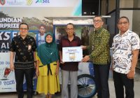 Bank Kalsel Bagikan Rombong Barakah Kepada Pelaku UMKM