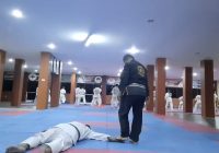 Lumpuhkan Lawan dengan Kuncian Injakan Kaki