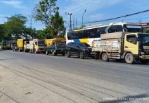 Jalan Jurusan Pelaihari Macet Total