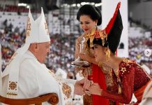 Lyodra Ginting Merasa Tak Perlu Mandi Usai Cium Tangan dan Diberkati Paus Fransiskus