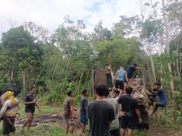 Indahnya Tradisi Gotong-Royong Di Desa Tebing Tinggi Balangan