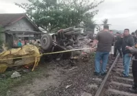 Kereta Api Taksaka Seruduk Truk Molen yang Nekad Terobos Palang Pintu di Yogya