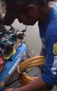 Tim Water Rescue melakukan persiapan penyelaman di lokasi korban tenggelam di Sungai Jingah. (wartabanjar.com - Ist. Rekanan)