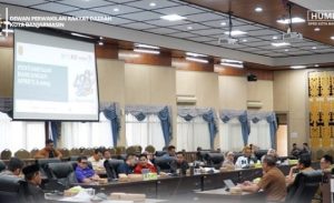 Banggar DPRD Kota Banjarmasin bersama Pemko Banjarmasin menggelar rapat pembahasan RAPBD 2024. (wartabanjar.com - Ist. Humpro)