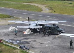 Jenazah Pratu Ilham Jaya dievakuasi menggunakan pesawat. (wartabanjar.com - Ist. @infokomando.official)