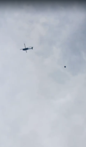 Helikopter water boombing dikerahkan untuk memadamkan kebakaran lahan dekat SMK Maarif NU Martapura. (wartabanjar.com - Ist. Rekanan)