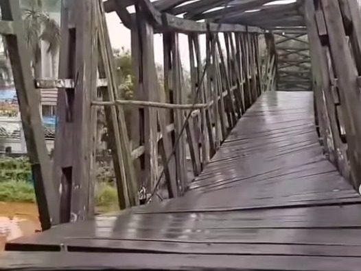 Ngeri, Jembatan Gantung di Anjir Pasar Miring Nyaris Ambruk ke Sungai