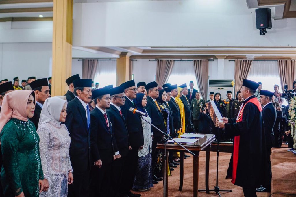 Pelantikan anggota DPRD Kota Banjarbaru periode 2024-2029 oleh Ketua Pengadilan Negeri setempat, Rabu 9 Oktober 2024. (wartabanjar.com - Ist. MC Banjarbaru)