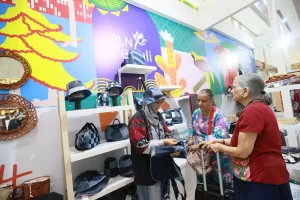 Suasana booth PLN di ajang INACRAFT on October yang ramai dikunjungi oleh pengunjung baik domestik maupun internasional. (Dok. PLN)