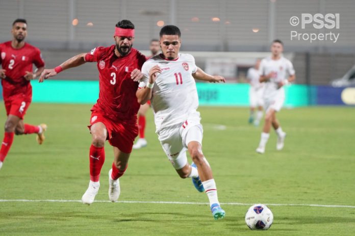 Ragnar Oratmangoen mencetak gol pertama Timnas Indonesia ke gawang Bahrain hingga menyamakan kedudukan menjadi 1-1. (wartabanjar.com - Ist. PSSI)