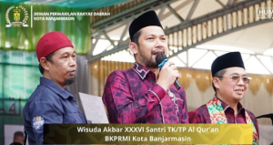 Ketua DPRD Kota Banjarmasin, Rikval Fachruri, memberikan sambutan dalam acara Wisuda Akbar BKPRMI Banjarmasin. (wartabanjar.com - Humpro)
