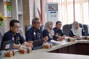 Kepala DPMPTSP Balangan, Akhriani saat menjalani tahapan wawancara berkaitan data dukung dari enam area perubahan ZI. (wartabanjar.com - Alfi)