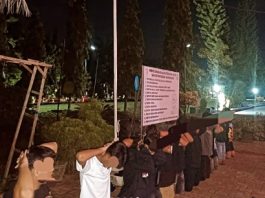 10 Pria Pesta Miras Oplosan di Taman Dekat Perkantoran Tala Diamankan Satpol PP