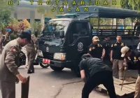 Sat Pol PP Banjarbaru Tertibkan PKL di Jalan Taman Gembira