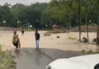 Banjir Tutupi Akses Jalan ke Desa Malutu Kabupaten HSS
