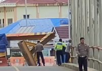 Portal Jembatan Paringin Kembali Roboh