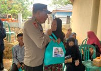 Serahkan Bantuan Sembako, Polres Balangan Sekaligua Ajak Masyarakat Ciptakan Suasana Kondusif Jelang Pilkada 2024