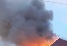 Api Berkobar di Pasar Kapuas Dekat Kantor Sat Pol PP