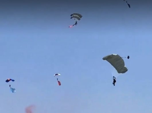 Live Streaming HUT TNI ke-79 di Monas, Ada Atraksi Terjun Payung