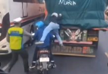 Pengendara Kepergok Polisi Coreti Belakang Truk