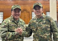 Heboh Erick Thohir Genggam Tangan Mayor Teddy, Banyak Komentar 'Striker Baru'