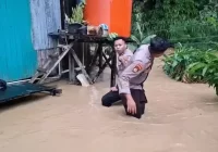 Kota Samarinda Banjir, Bocah Berusia Tiga Tahun Terseret Arus Deras di Belakang Rumah