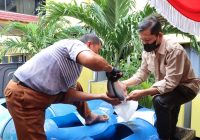 Meriahkan Pasar Murah Disdag Kalsel, Dislutkan Kalsel Bagikan Ratusan Ikan Gratis ke Warga Kurang Mampu