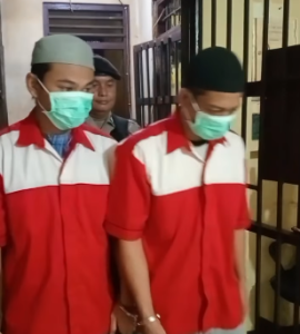 Dua tersangka pengedar sabu diamankan Polsek Cempaka, Kota Banjarbaru. (wartabanjar.com - Ist. Humas)